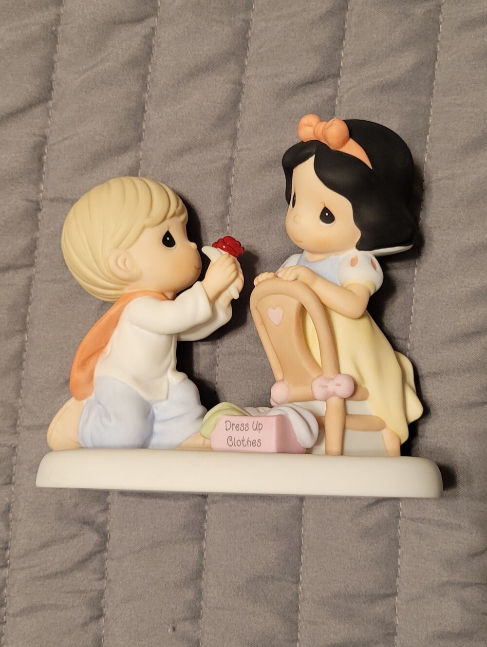 Precious Moments Disney Snow White Figurine With a Smile and a Song 740007